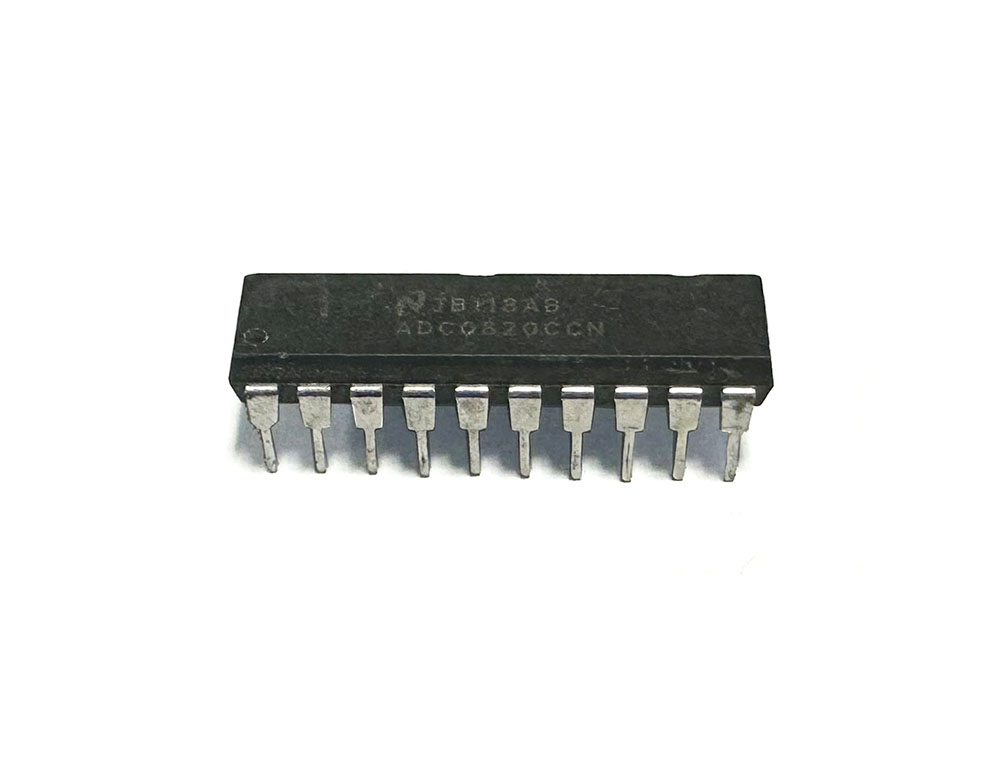 IC, ADC0820 A/D converter