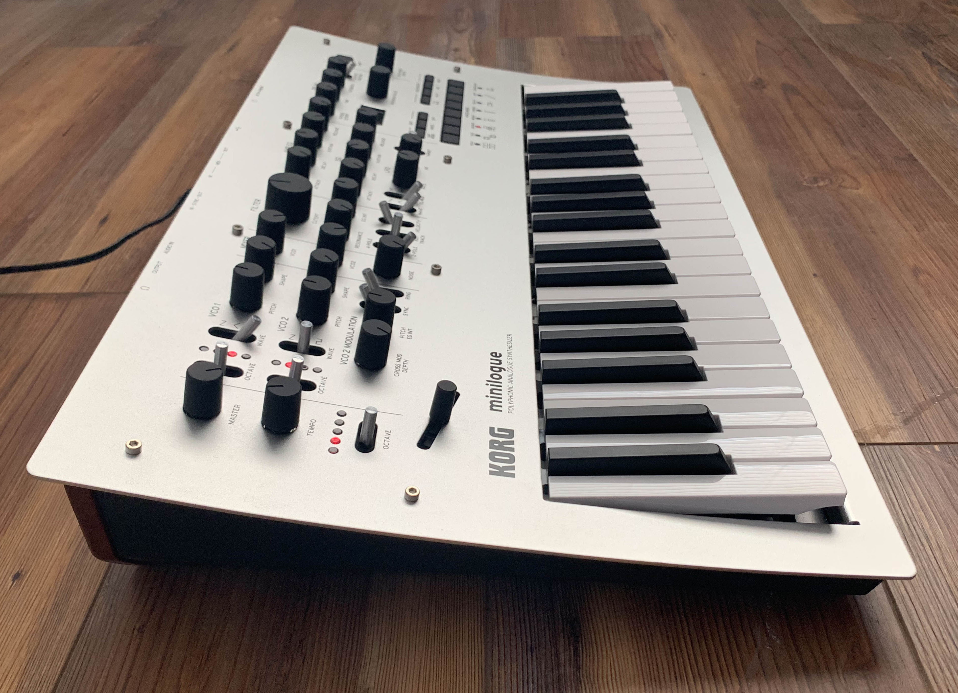 15000円新品工具 激安オンライン店舗 KORG minilogue Silver シルバー