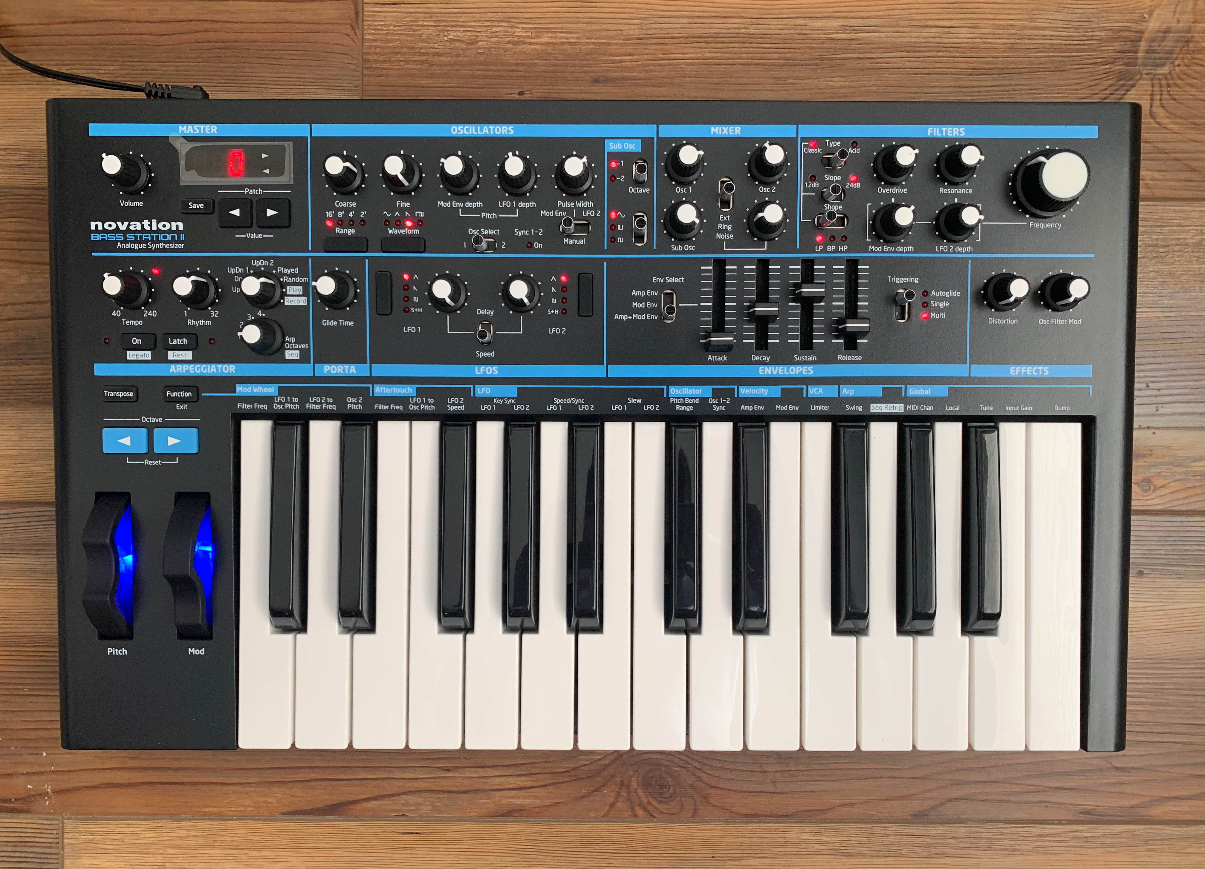 Novation Bass Station II - Syntaur