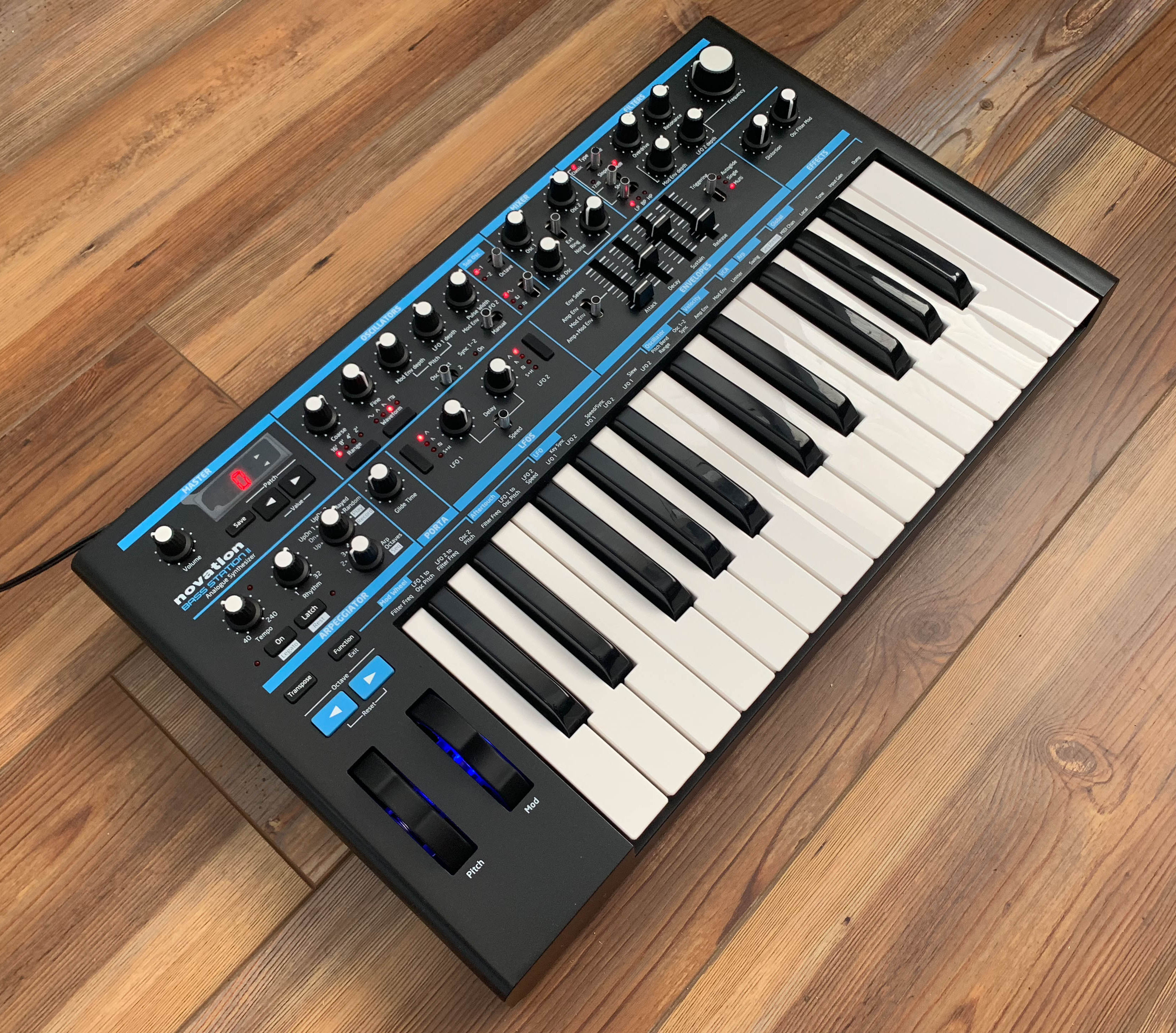 Novation Bass Station II - Syntaur