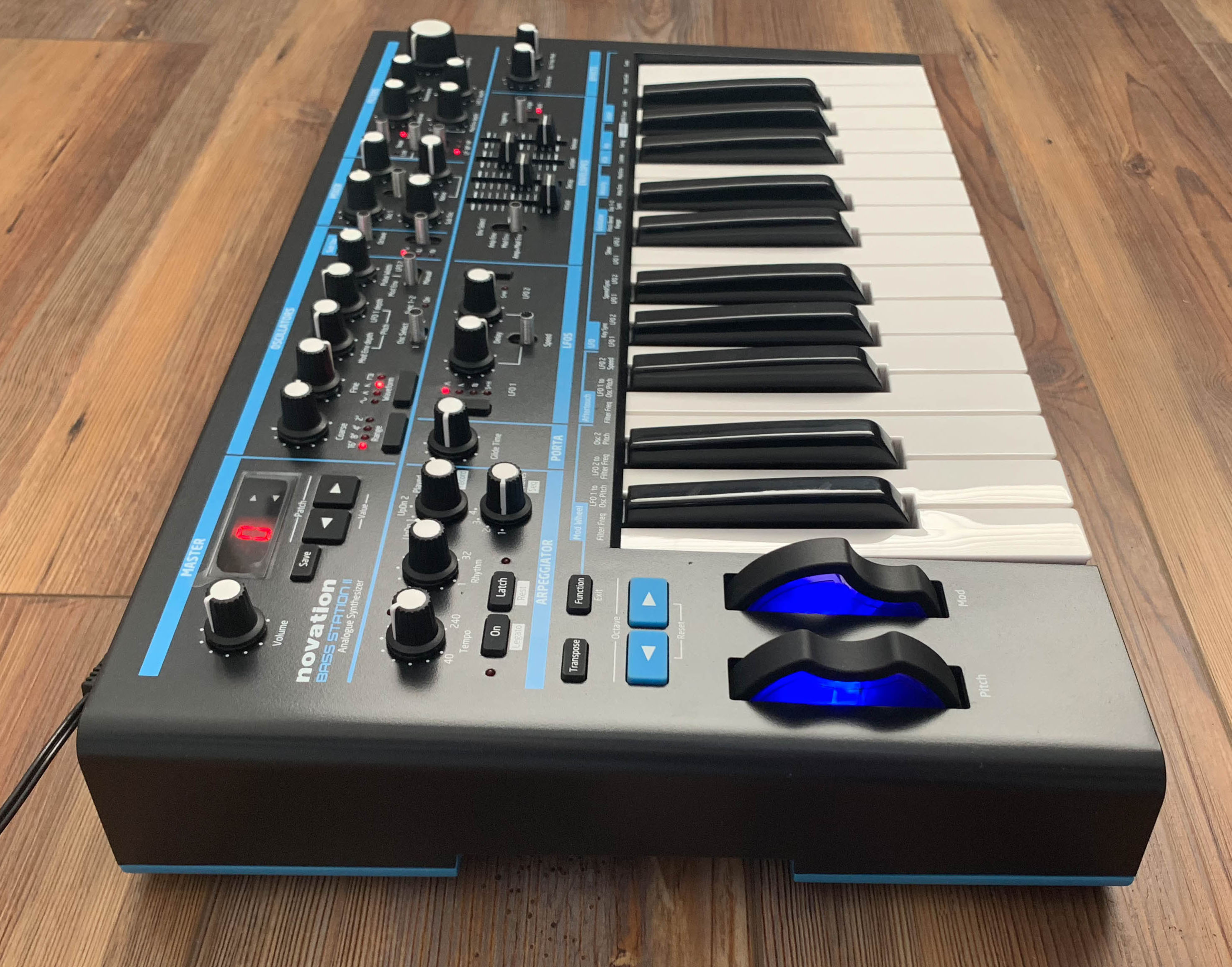 Novation Bass Station II - Syntaur