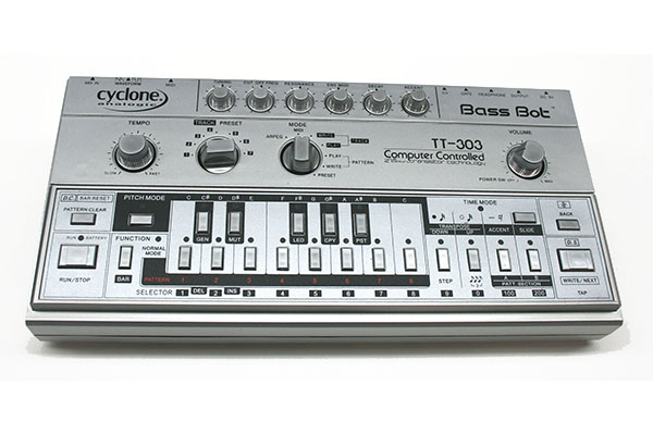 Cyclone Analogic TT-303 Bass Bot - Syntaur