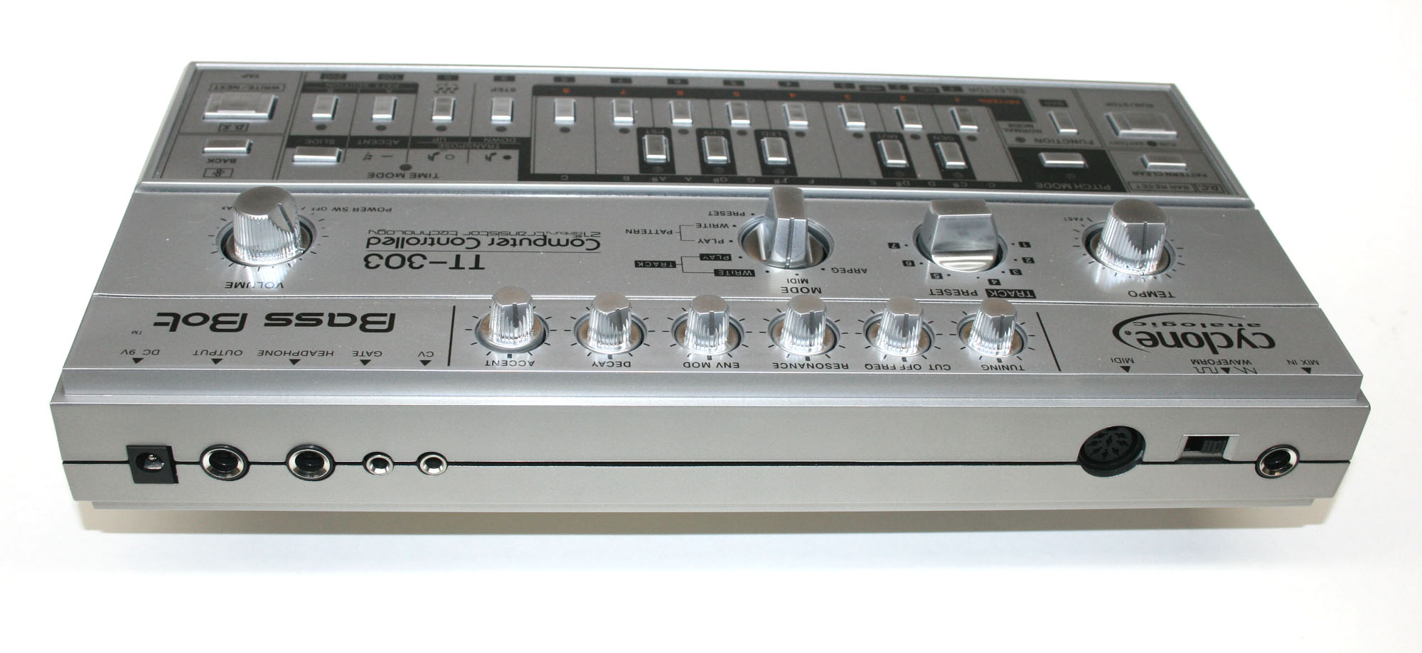 Cyclone Analogic TT-303 Bass Bot - Syntaur