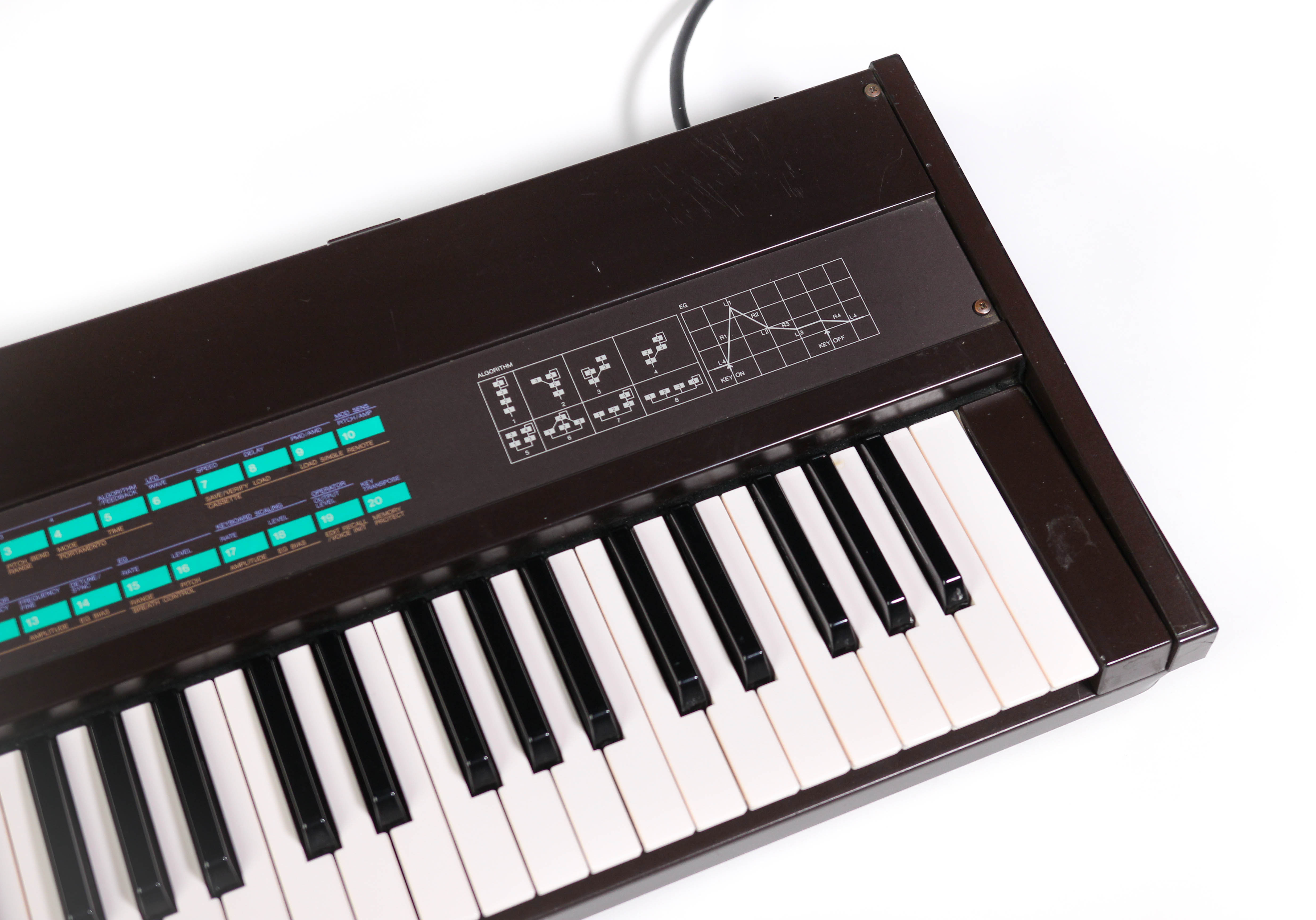 Yamaha DX9 synthesizer