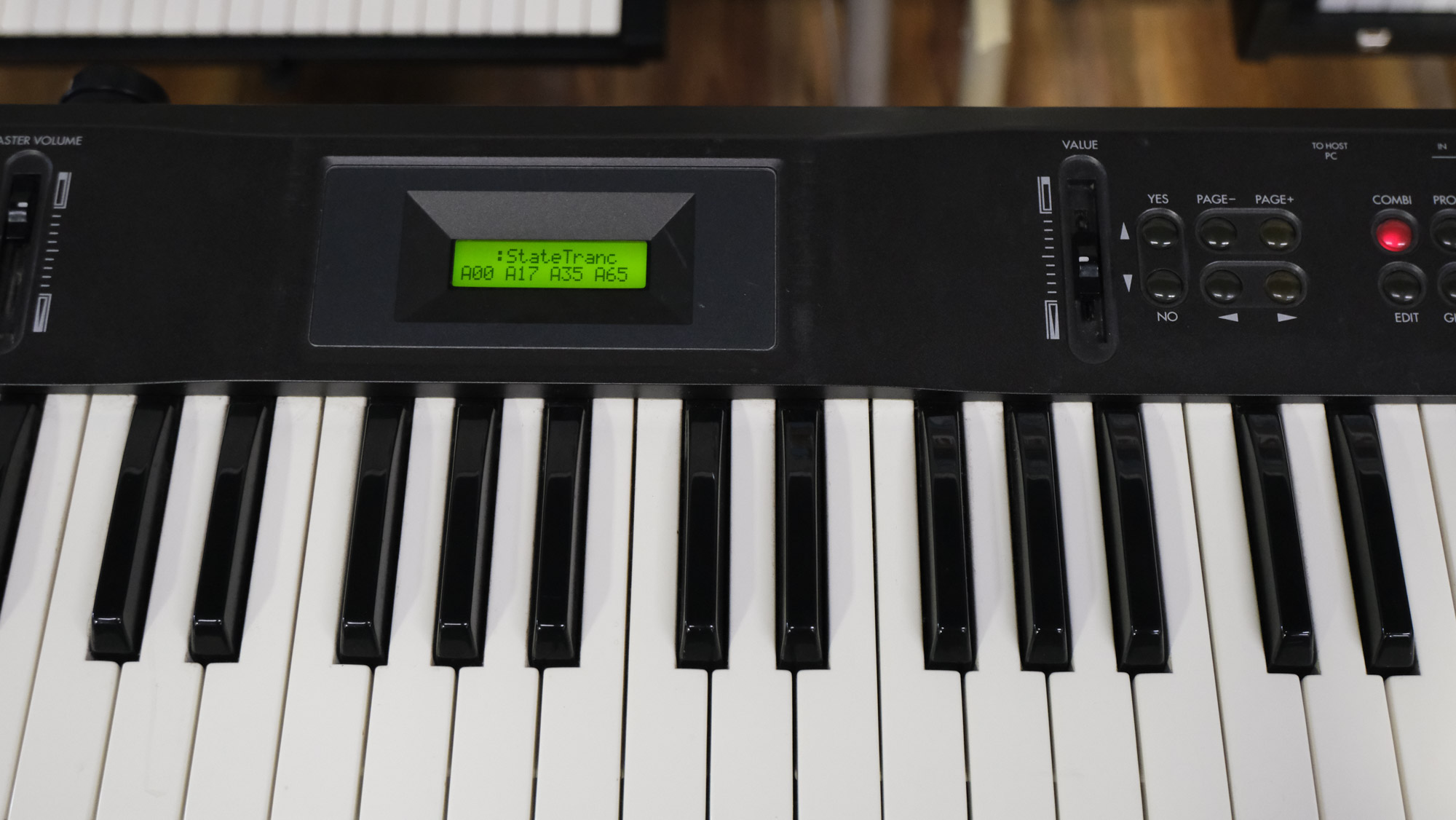 Korg deals x5d synthesizer