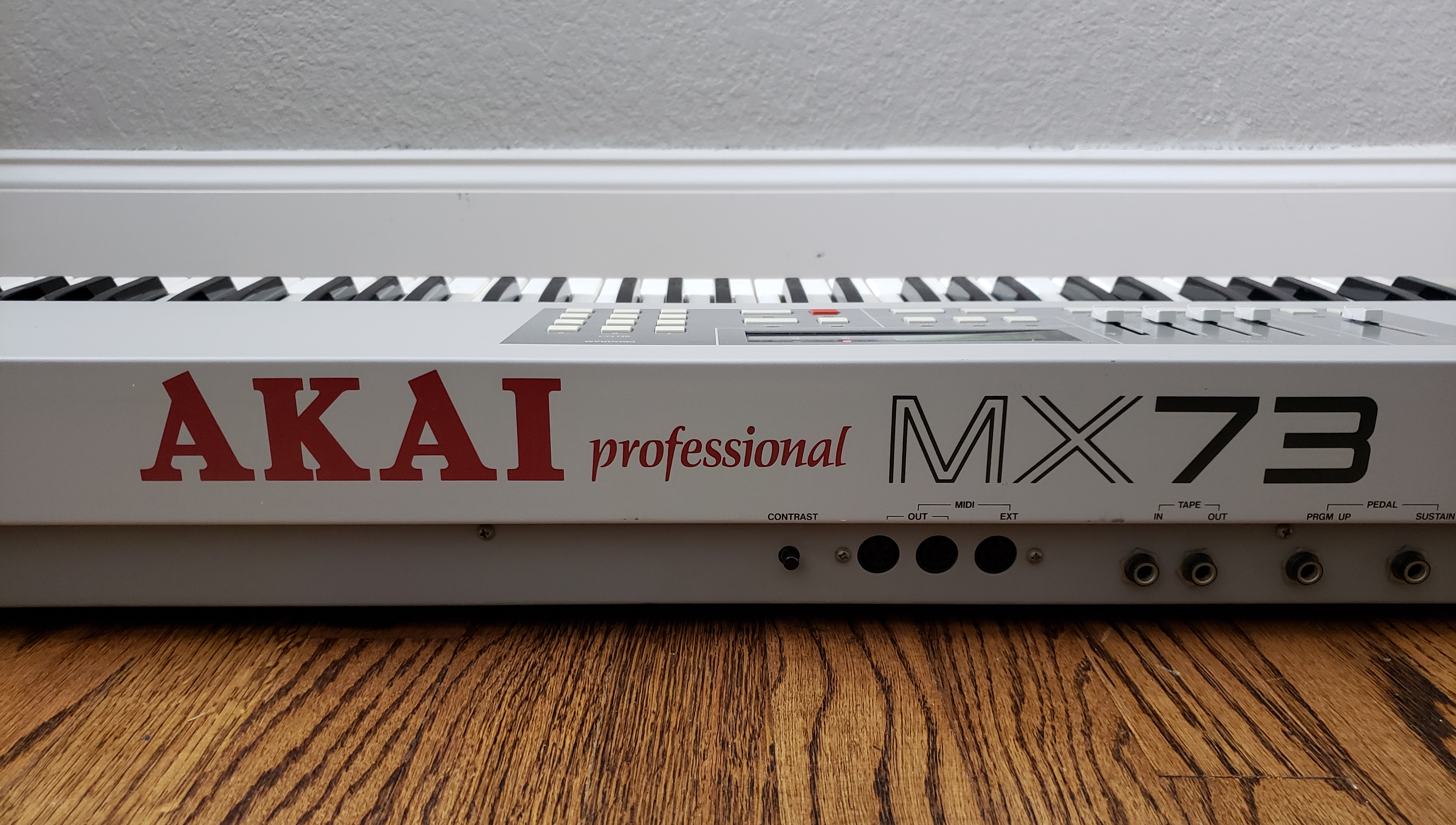 Akai MX-73