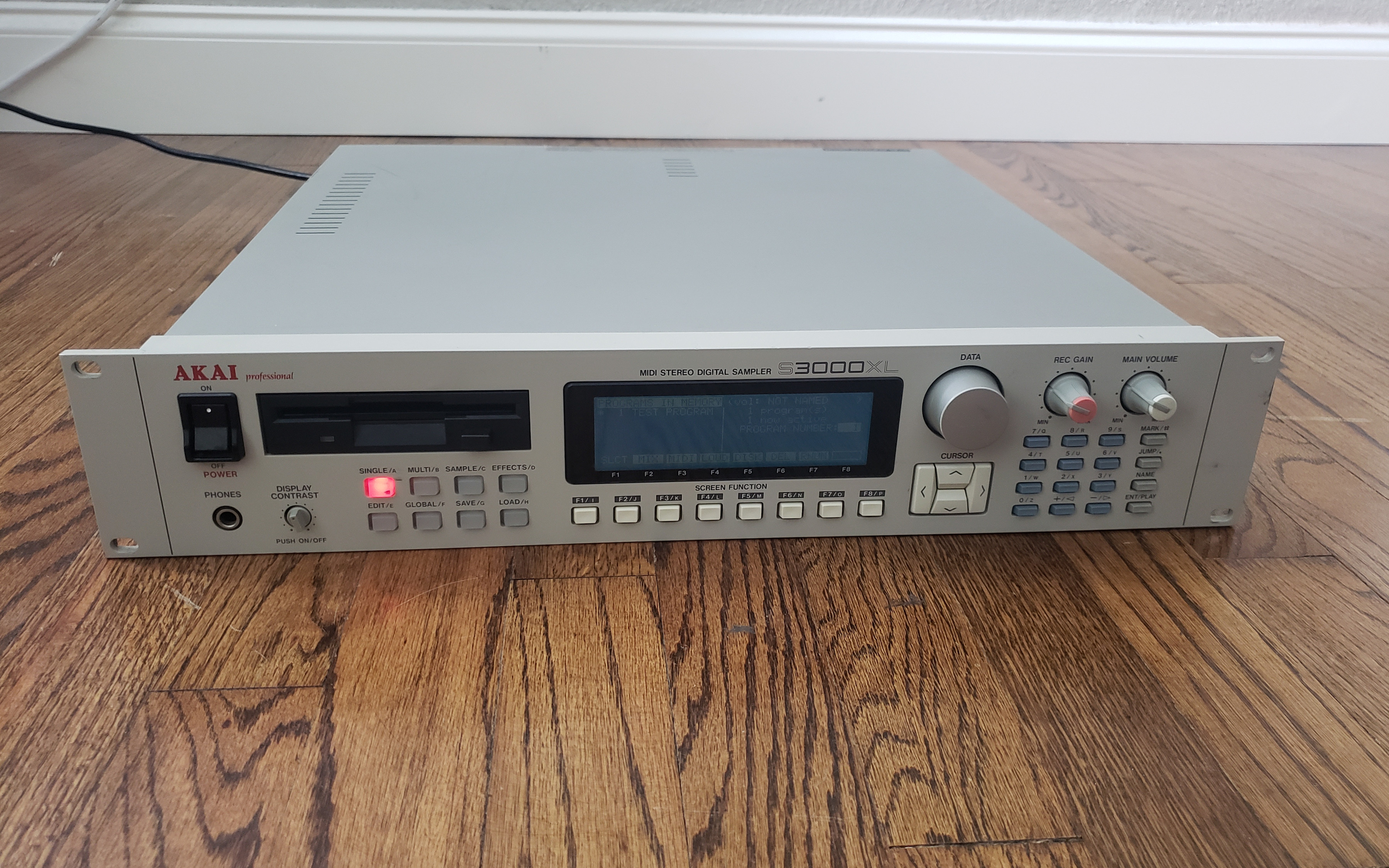 Akai S3000XL photo gallery - Syntaur