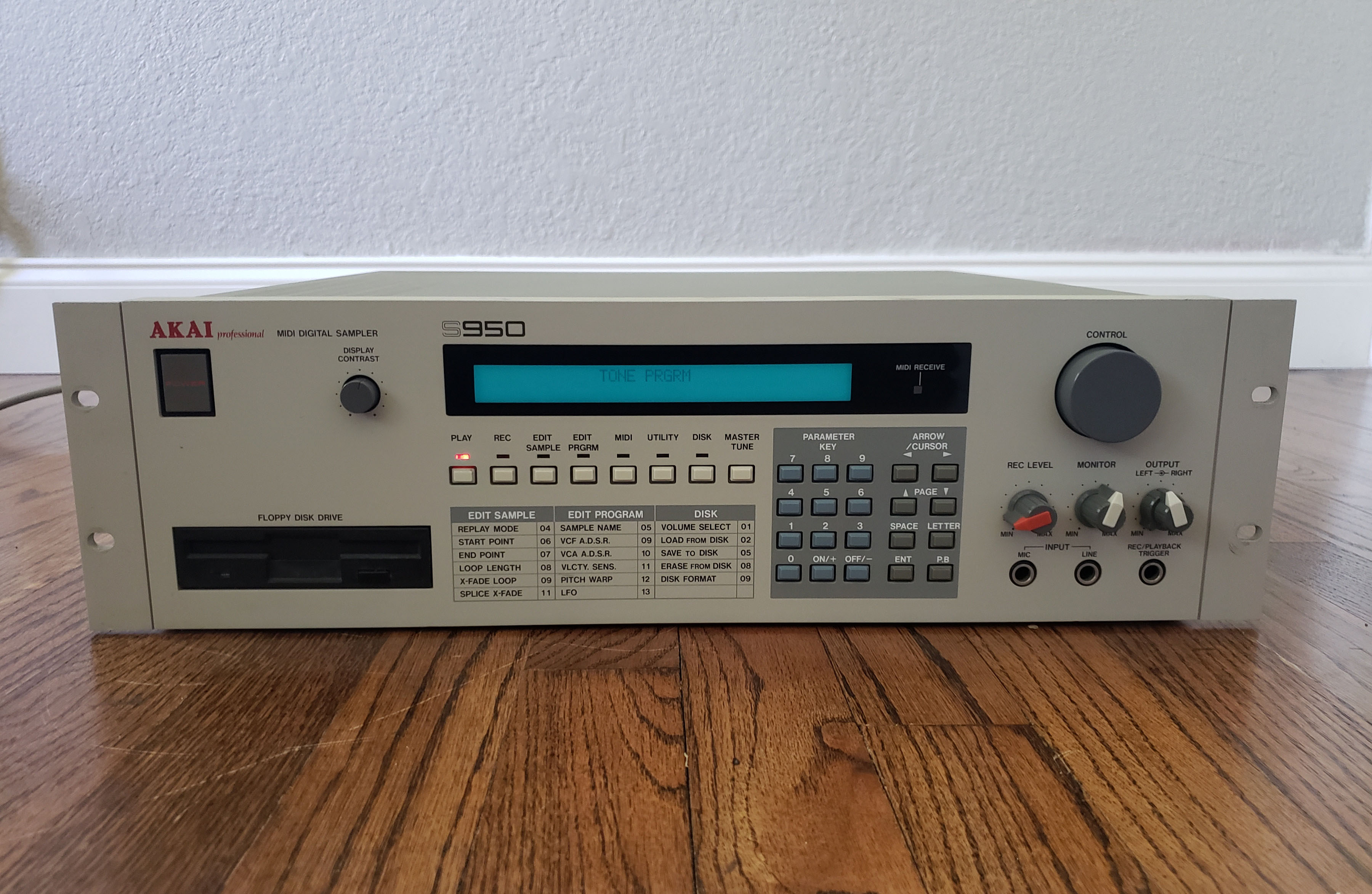 Akai S950 photo gallery - Syntaur