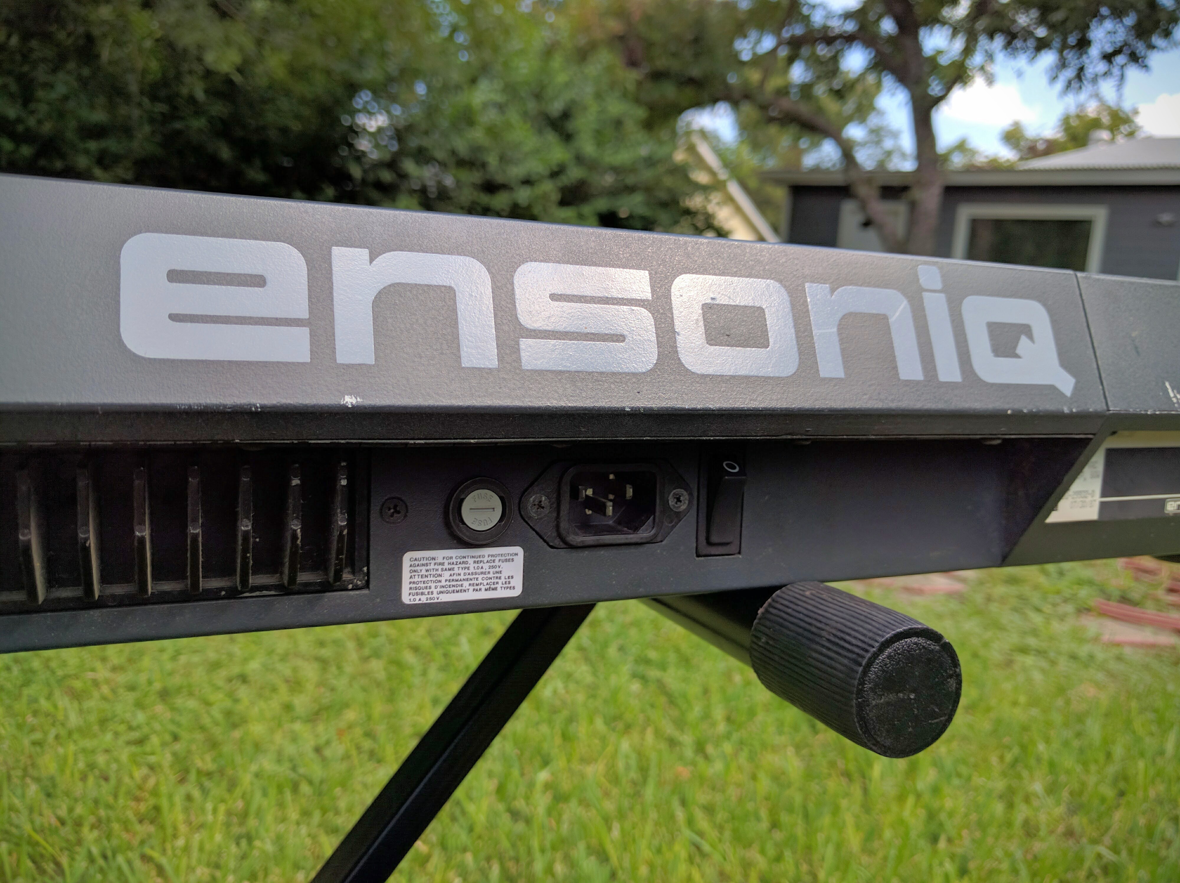 Ensoniq ESQ-1 (plastic case)