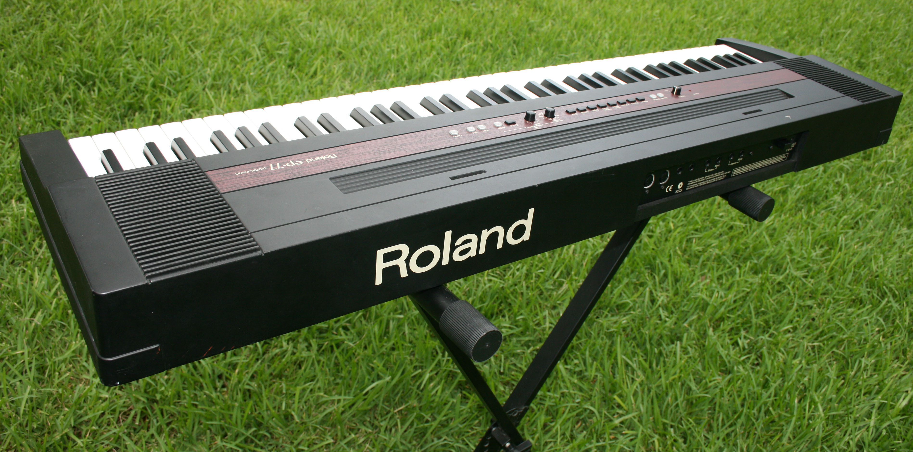 Roland EP-77