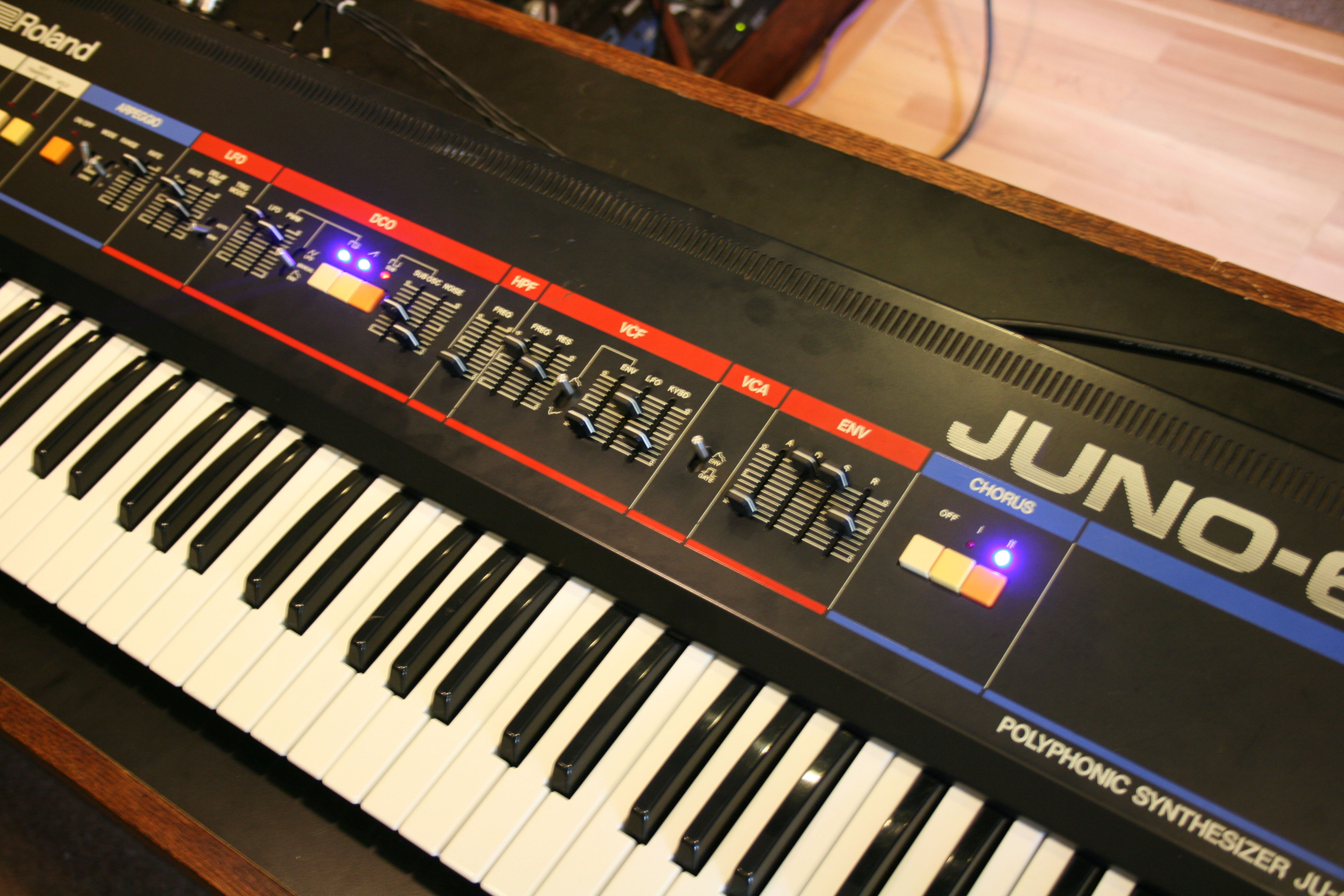 Roland Juno6 photo gallery Syntaur