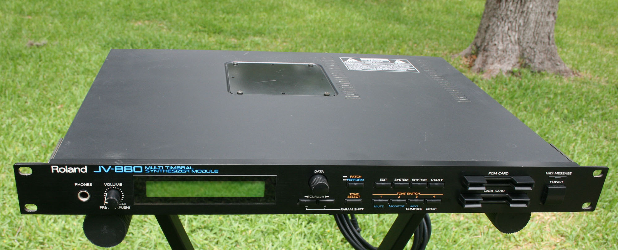 Roland JV-880