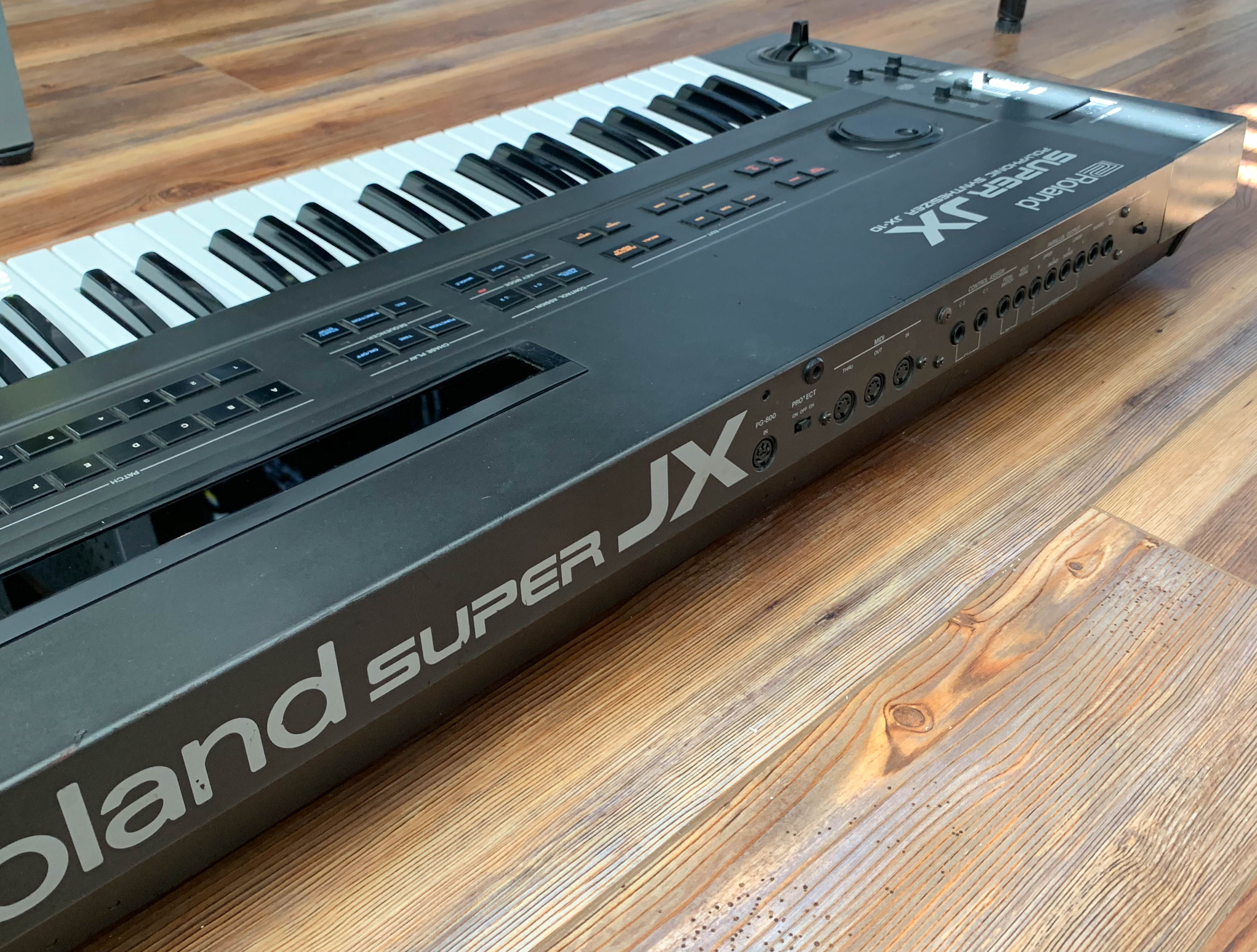 Roland JX-10