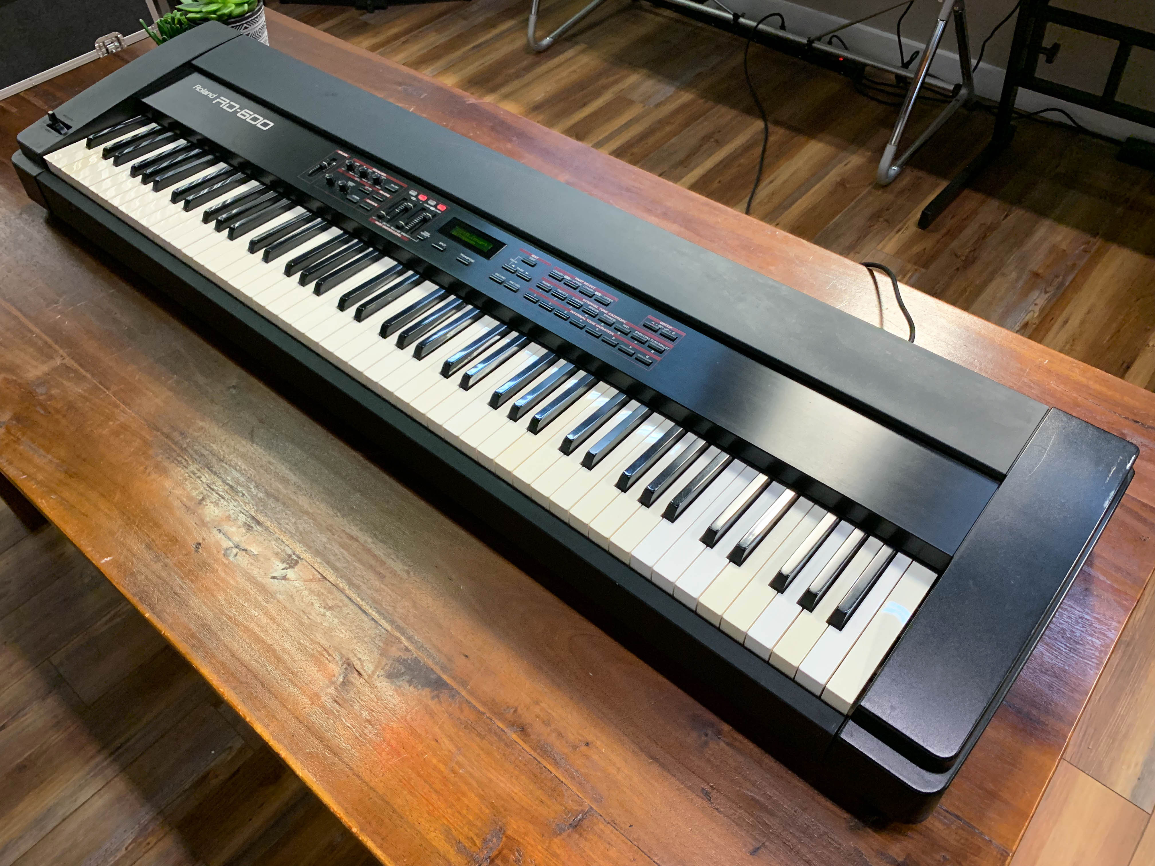 純正直売直接引取限定品(Aside-hy)Roland RD-600 ローランド 電子ピアノ キーボード 鍵盤 BST16 ローランド