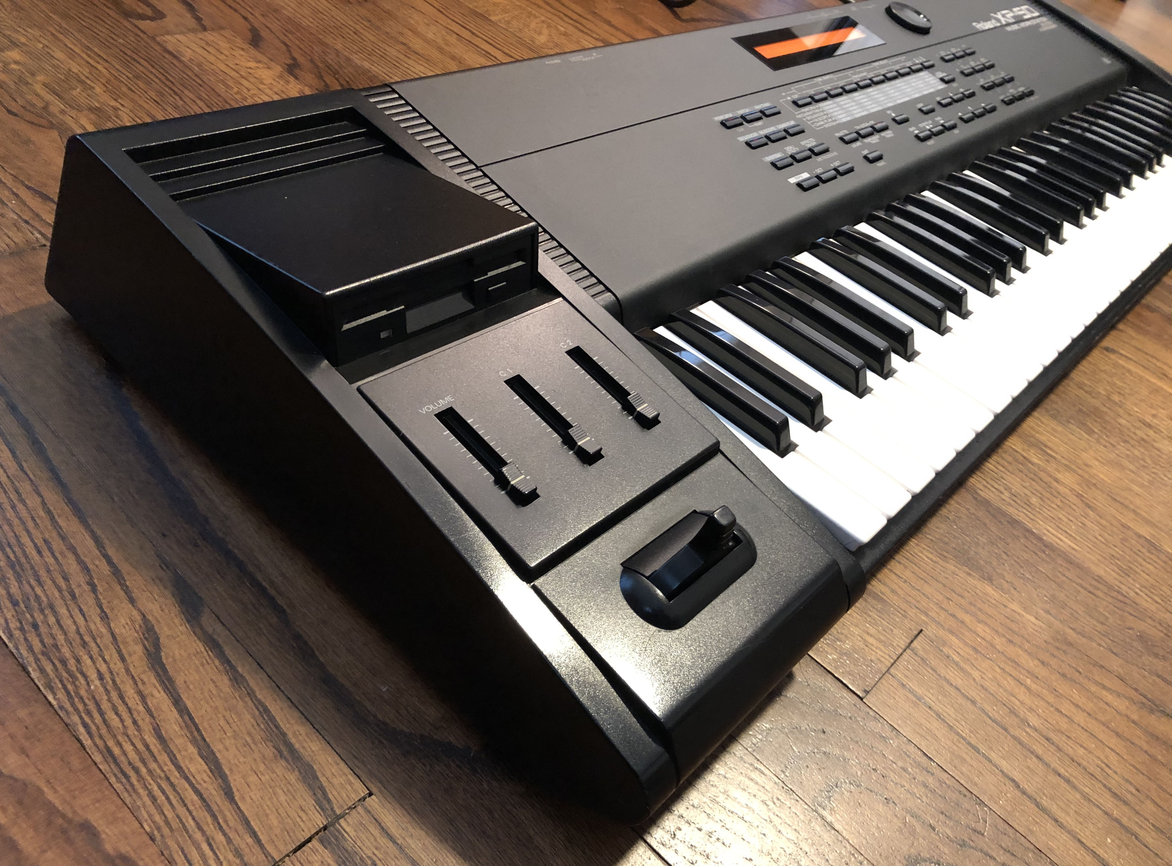 Roland XP-50 photo gallery - Syntaur