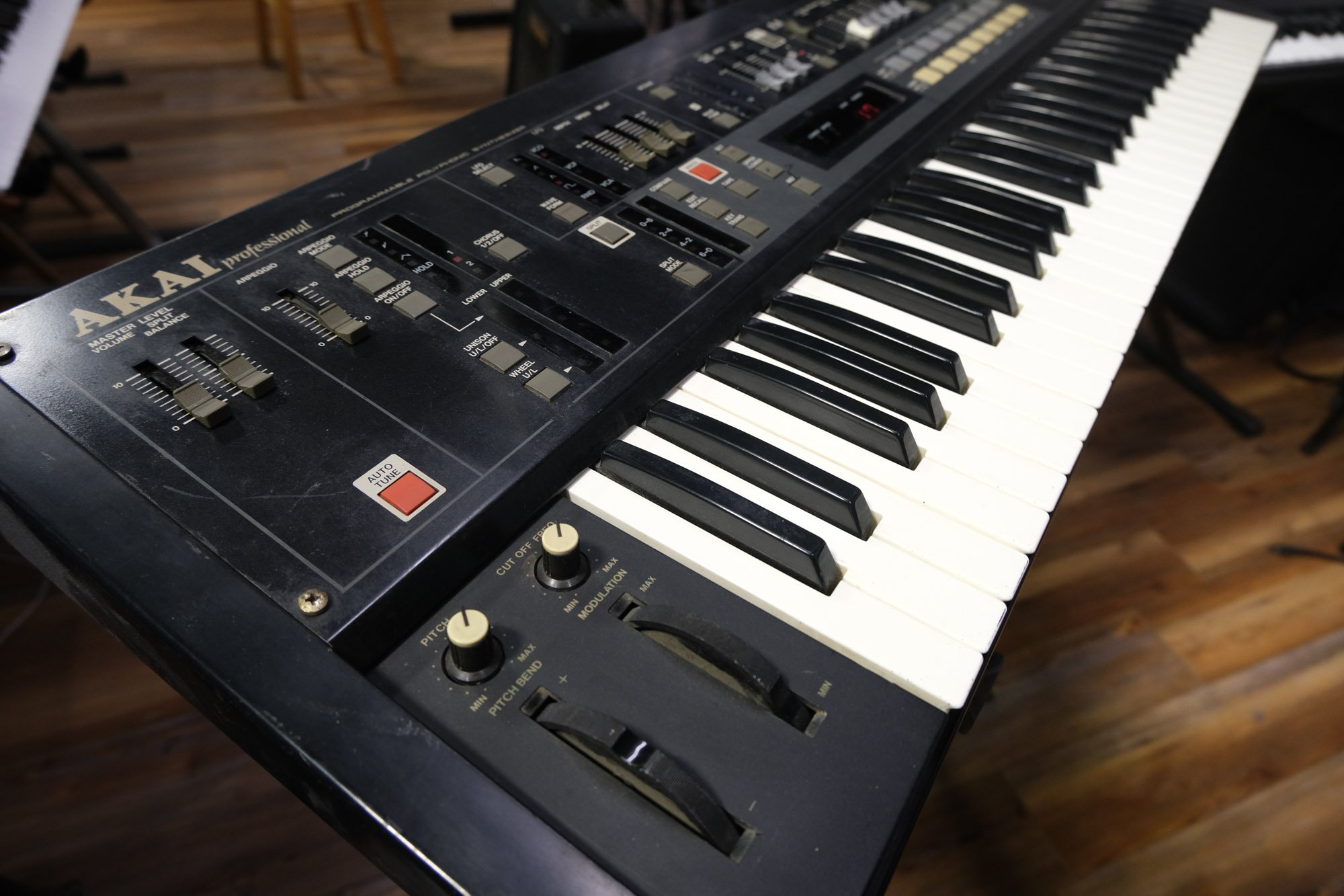 Akai AX60